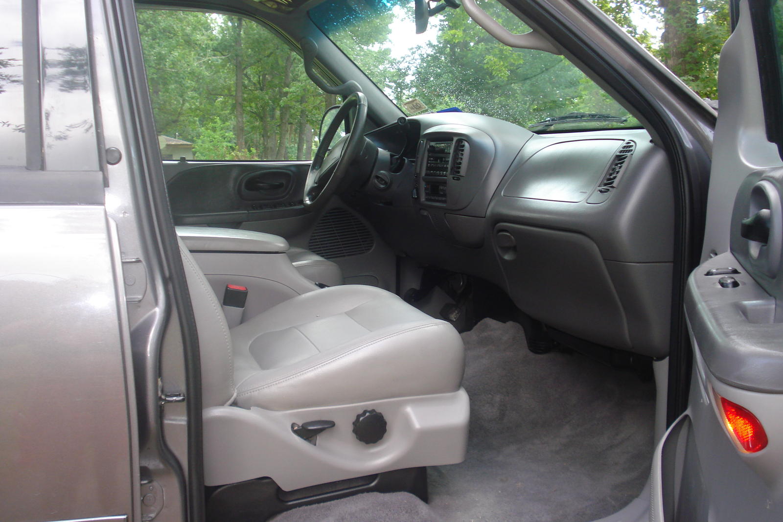 2002 ford f150 lariat interior