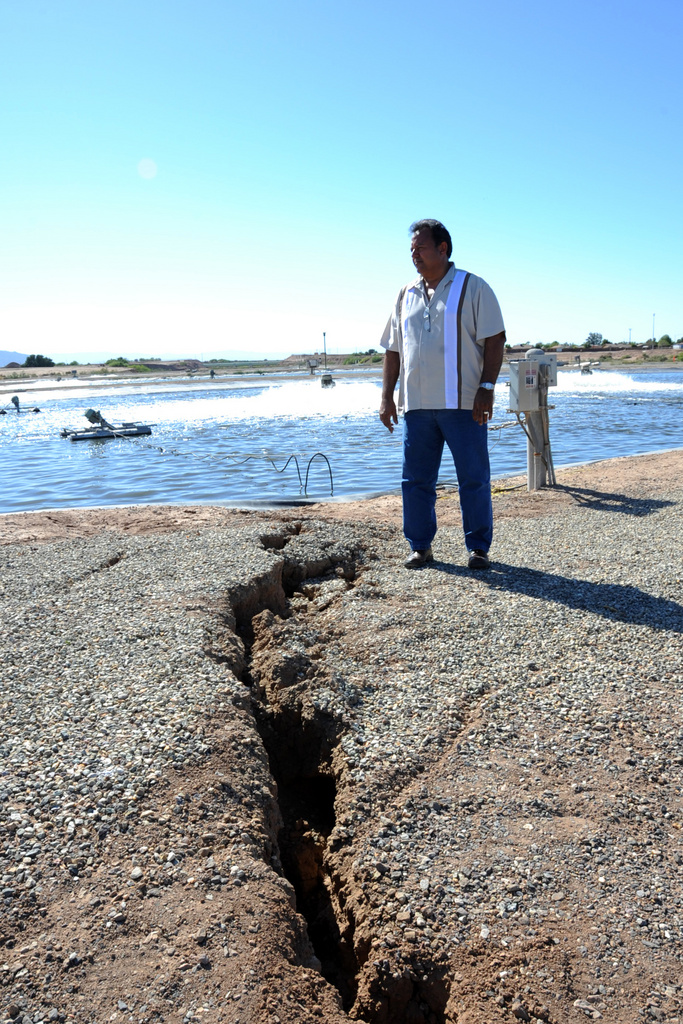 calexico-debris-state-local-officials-earthquake-a-magnitude-7-2