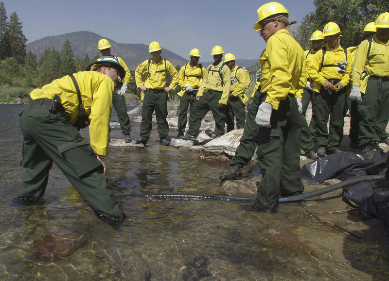 Missoula: AL Crouch from Vale Oregon Fire Department teaches the US Army...