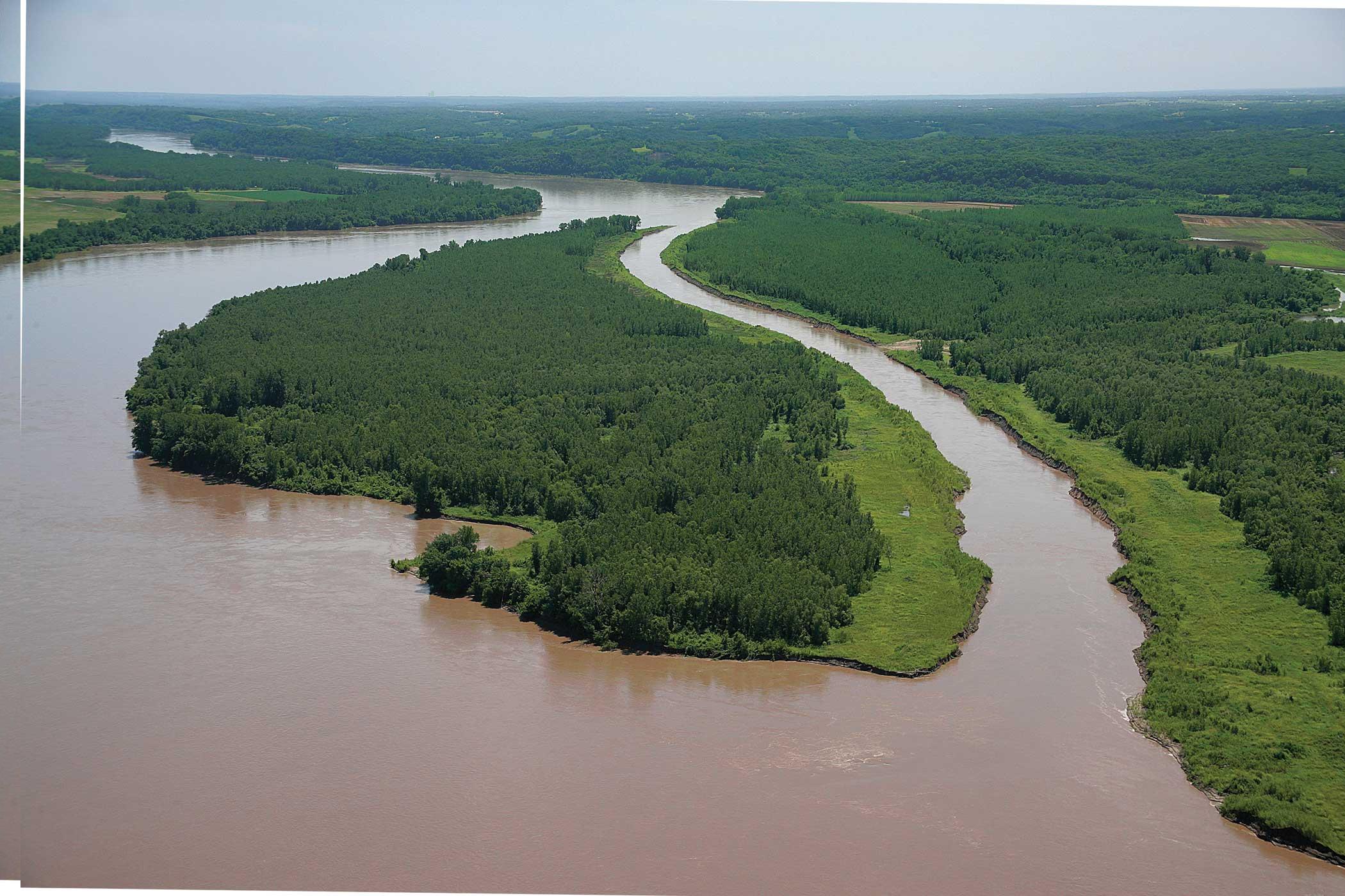 Реки никуда не. Миссури река. Река Миссисипи. Дельта реки Печора. Река Кондаша.