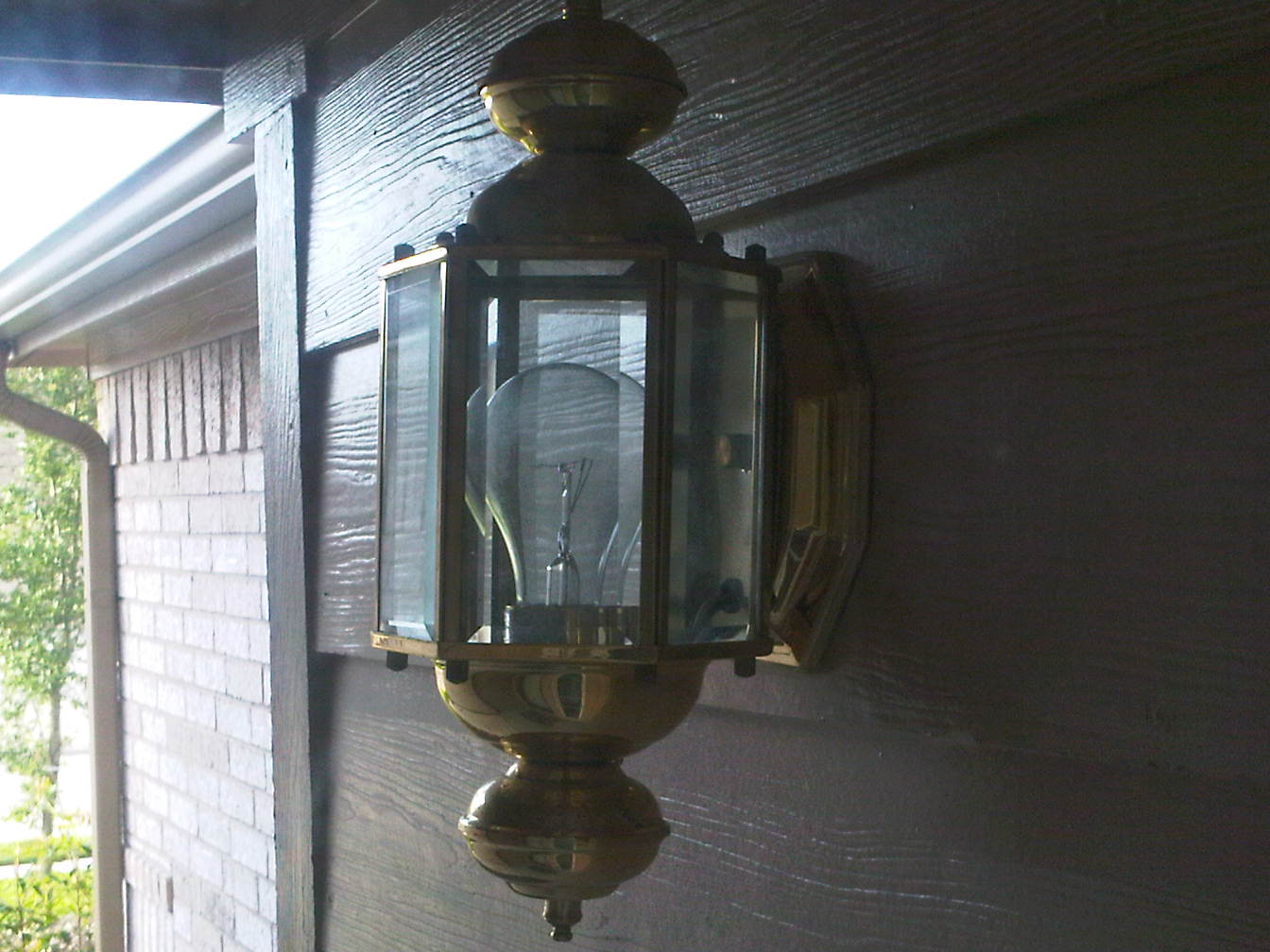 Light Bulb In An Outdoor Fixture Howe, How To Change Outdoor Lantern Light