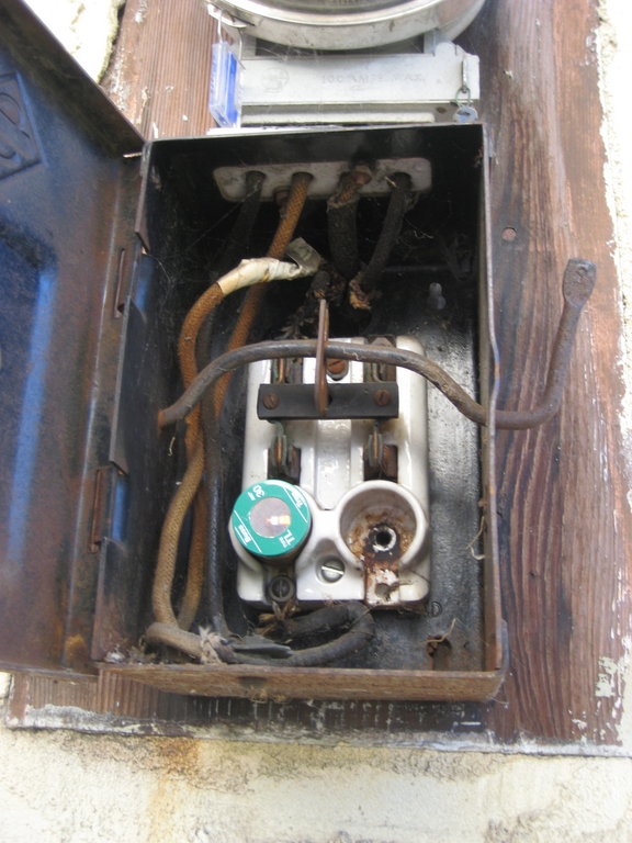 Fuse Boxes (tenant, renters insurance, illegal, repairs ... old fuse box home 
